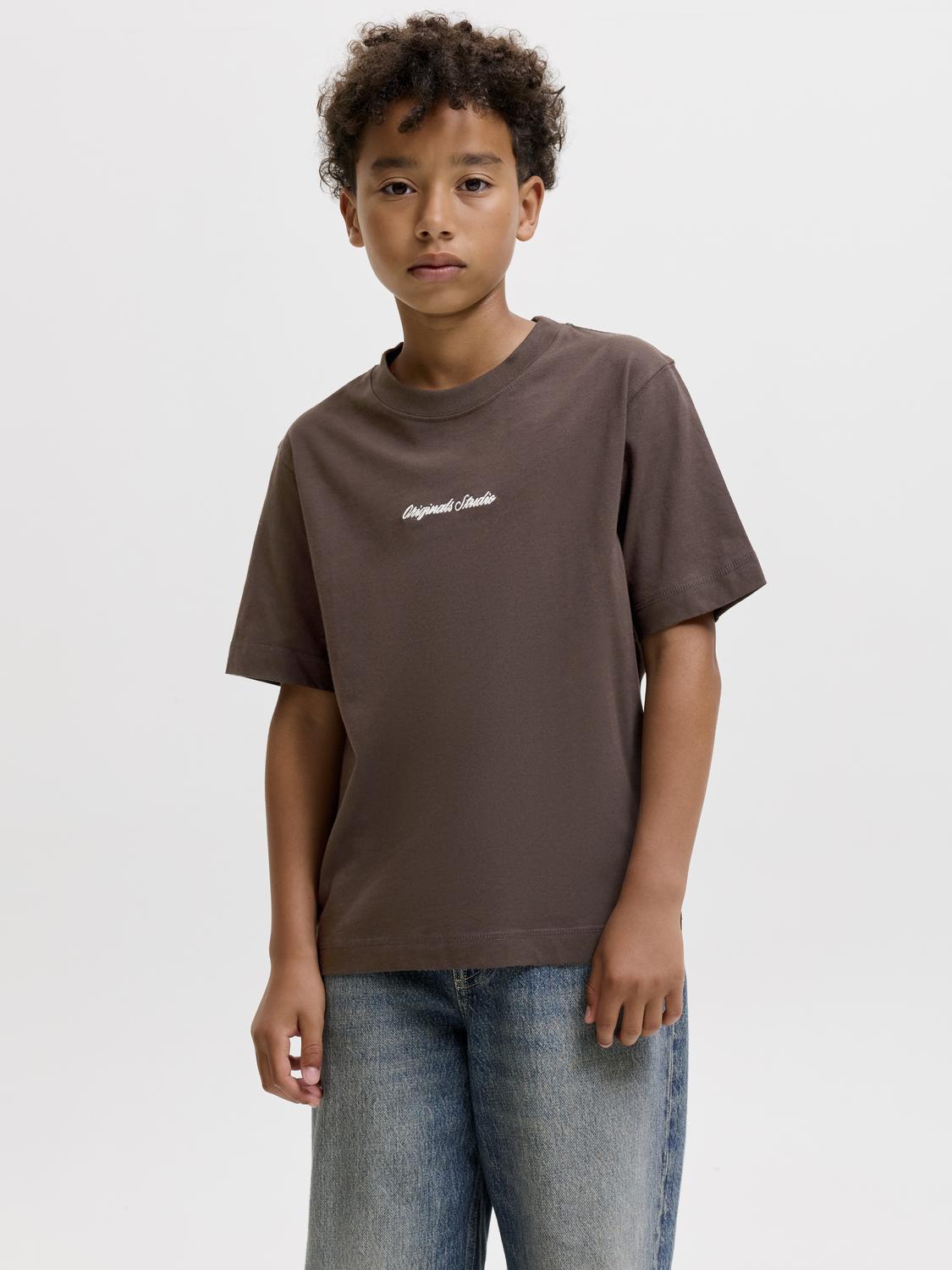model_shot-front